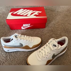Brand New Womens Nike Air Max SC